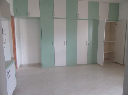 2) Li id 359 - Childrens Bedroom.JPG